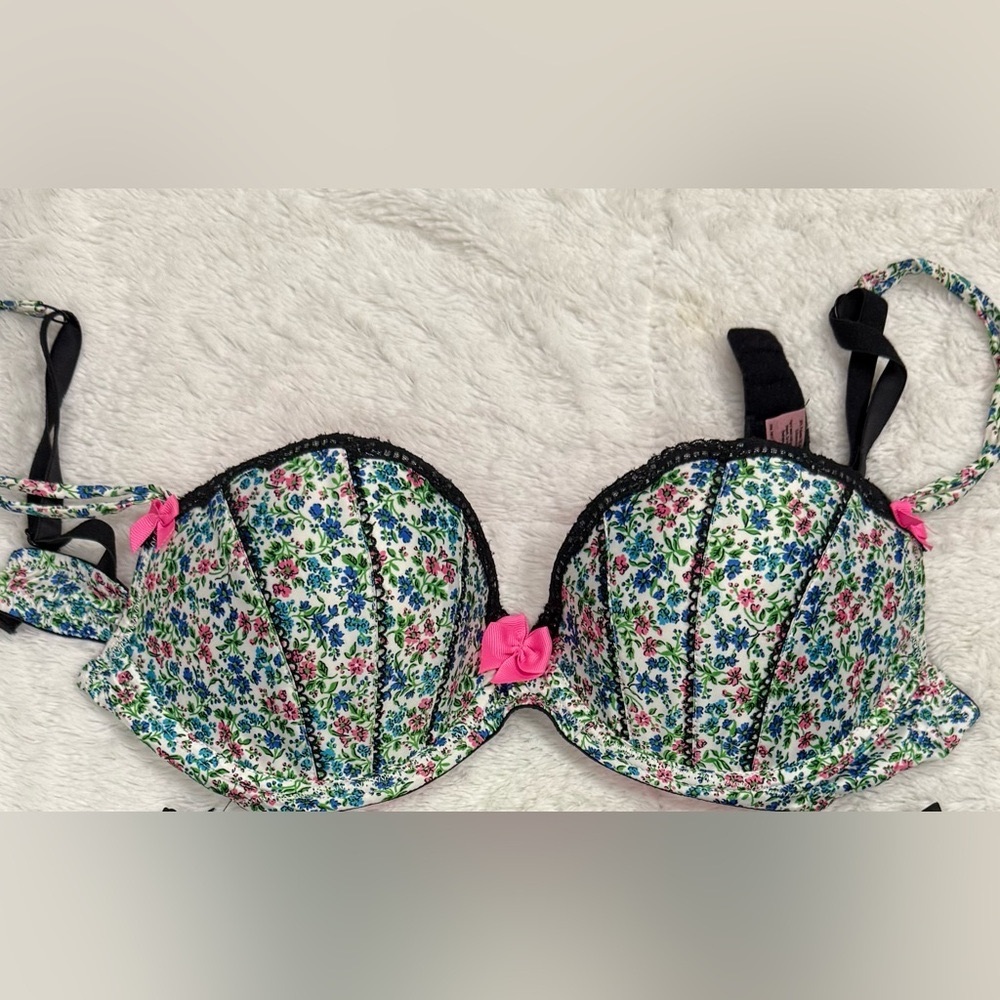🌟Victoria's Secret Floral Underwire Bra🌟